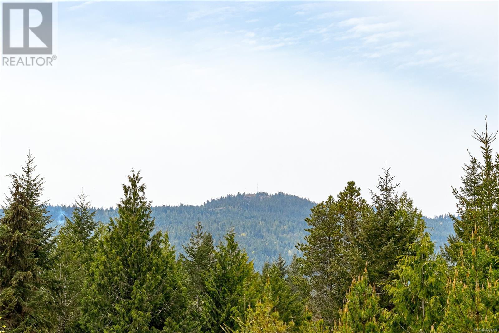 Photo 12 of 1335 Meadowood Way, Qualicum Beach BC
