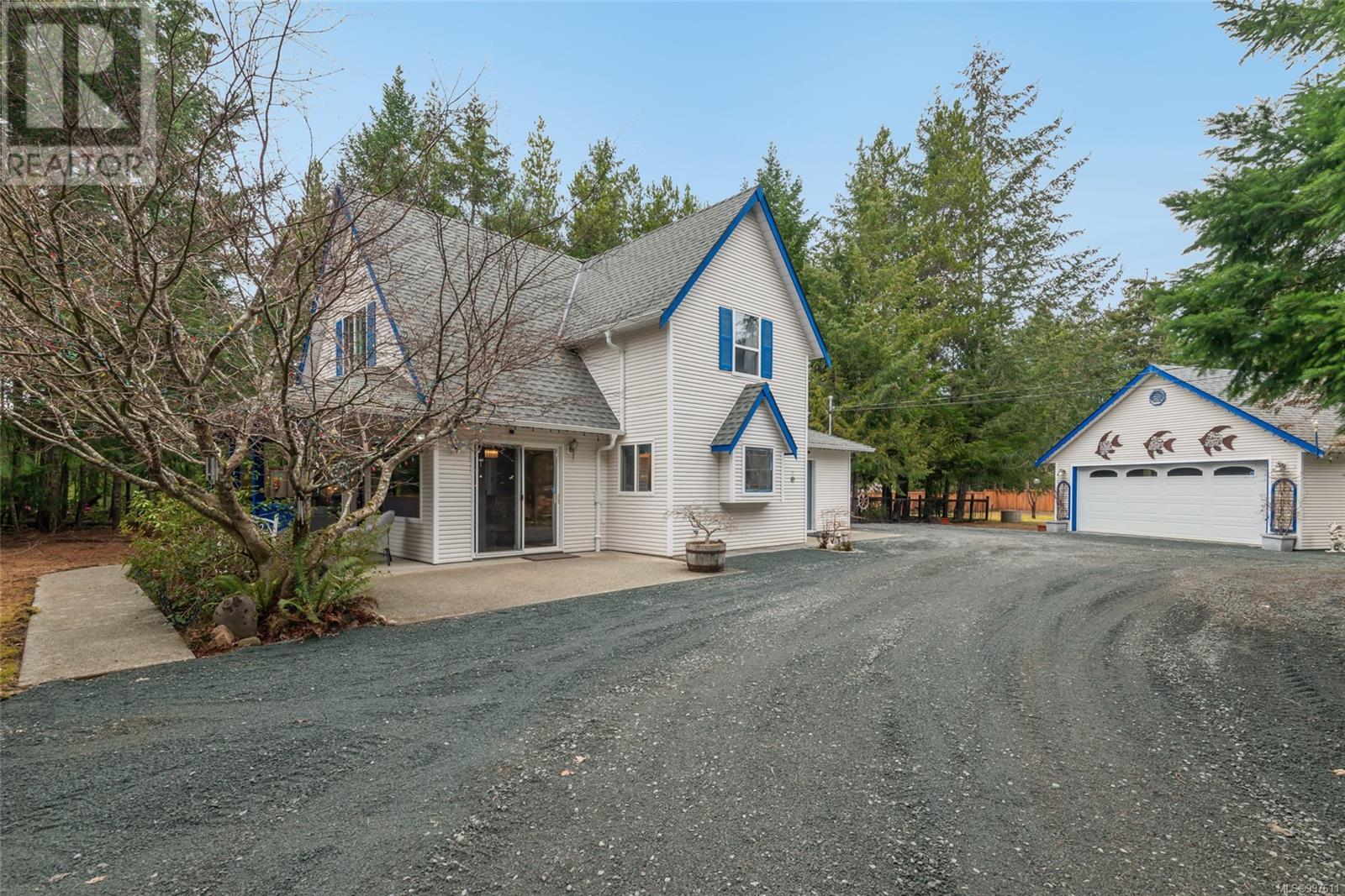 Photo 16 of 1335 Meadowood Way, Qualicum Beach BC