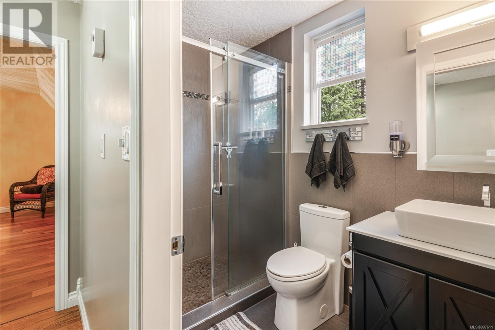 Photo 37 of 1335 Meadowood Way, Qualicum Beach BC