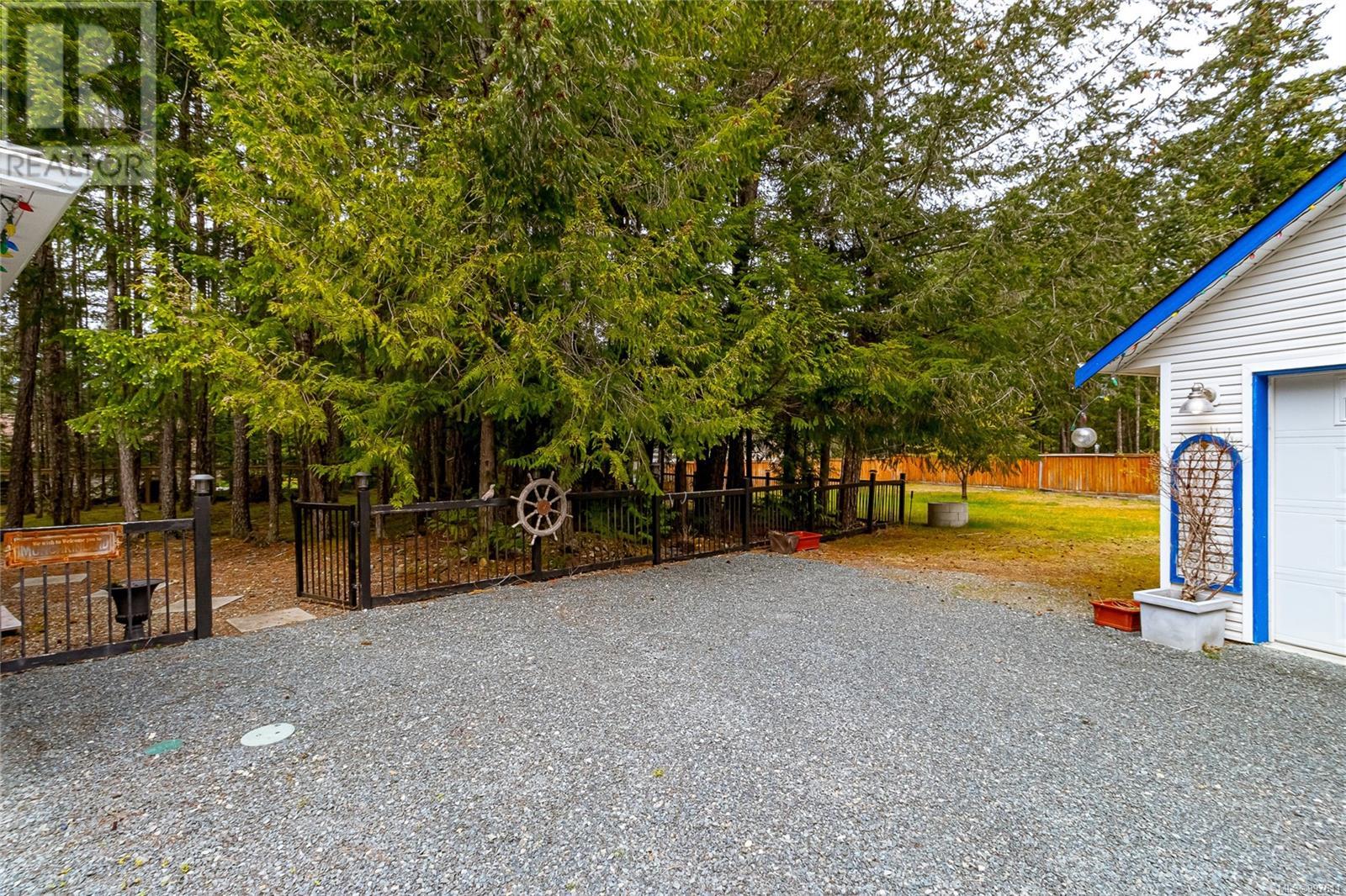Photo 54 of 1335 Meadowood Way, Qualicum Beach BC
