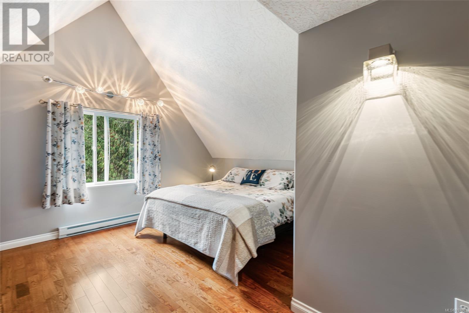 Photo 6 of 1335 Meadowood Way, Qualicum Beach BC