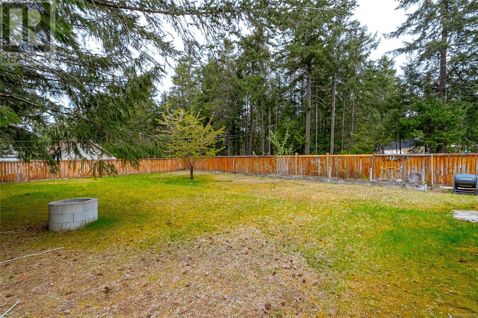 Photo 9 of 1335 Meadowood Way, Qualicum Beach BC