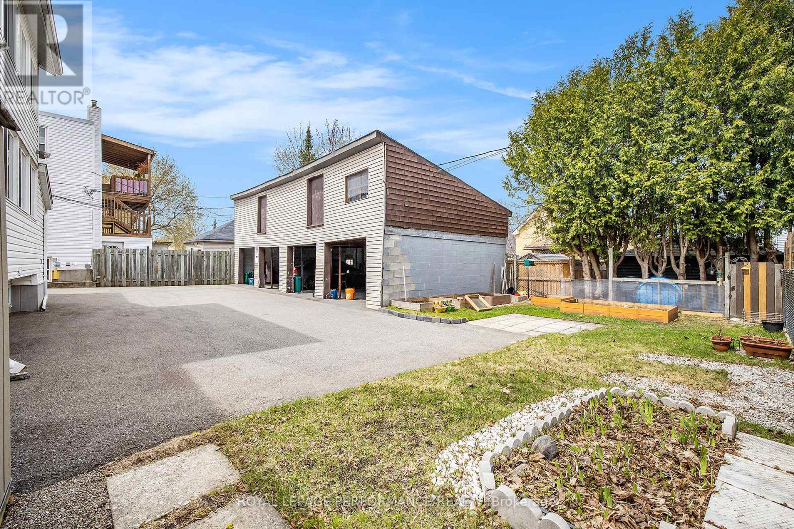 Photo 2 of 327 329 Shakespeare Street, Ottawa ON