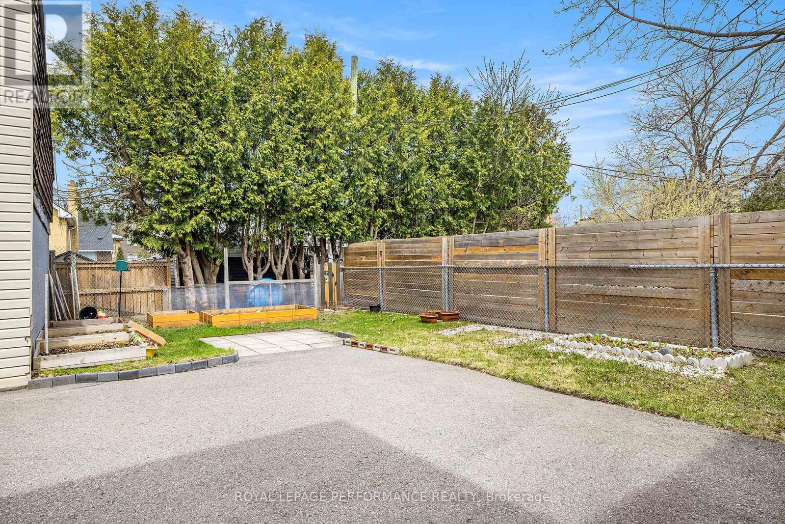 Photo 15 of 327 329 Shakespeare Street, Ottawa ON