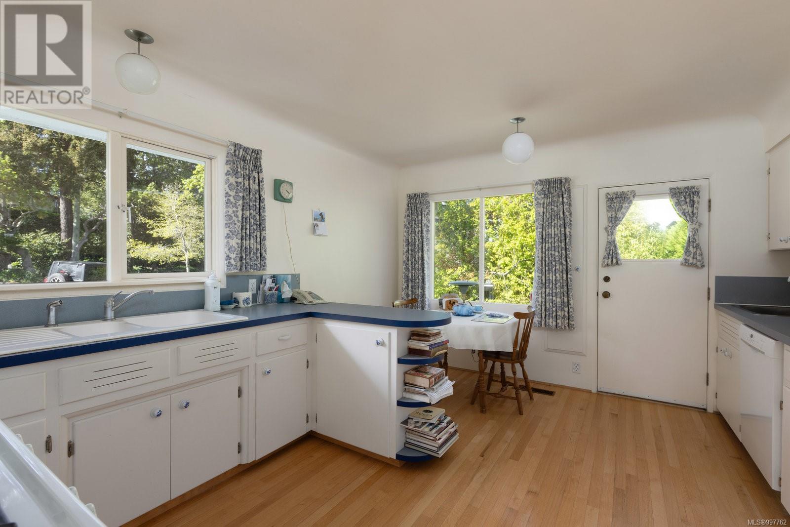  1235 Transit Road, Oak Bay