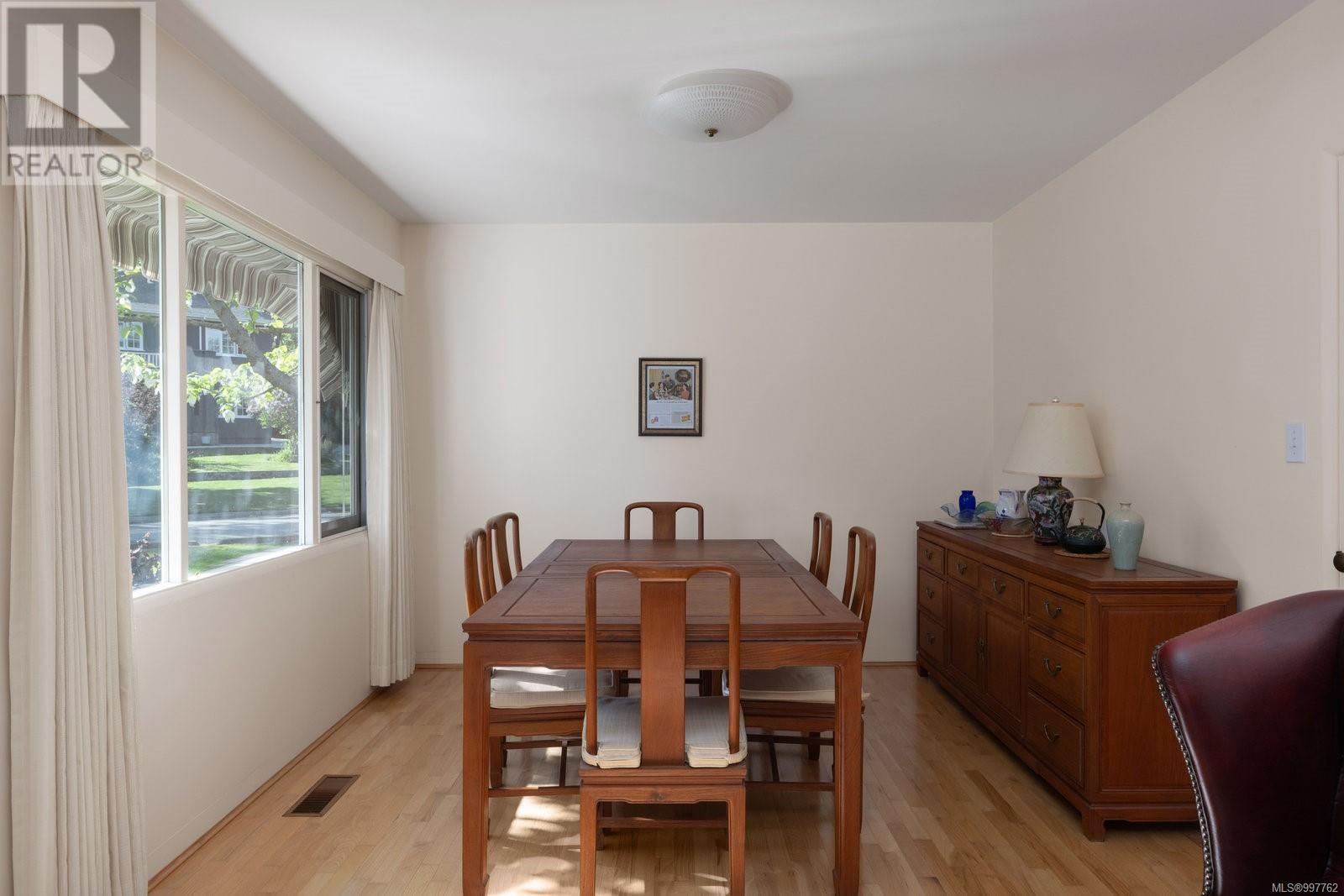  1235 Transit Road, Oak Bay