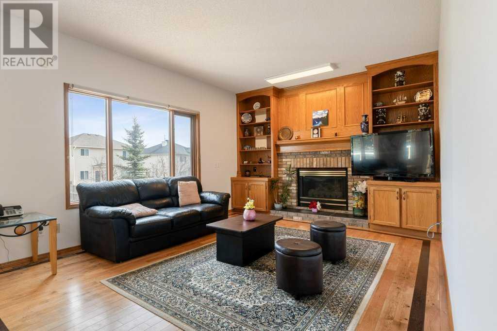Single Family House for Sale in  Edgebrook Circle NW Edgemont Calgary 