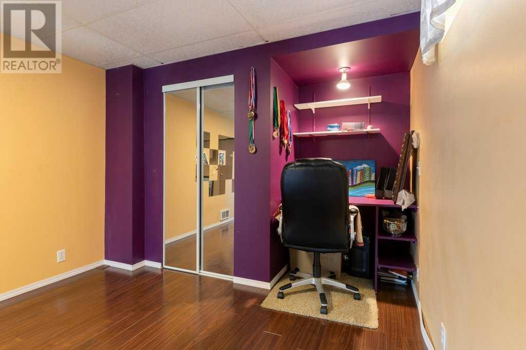 Single Family House for Sale in  Edgebrook Circle NW Edgemont Calgary 