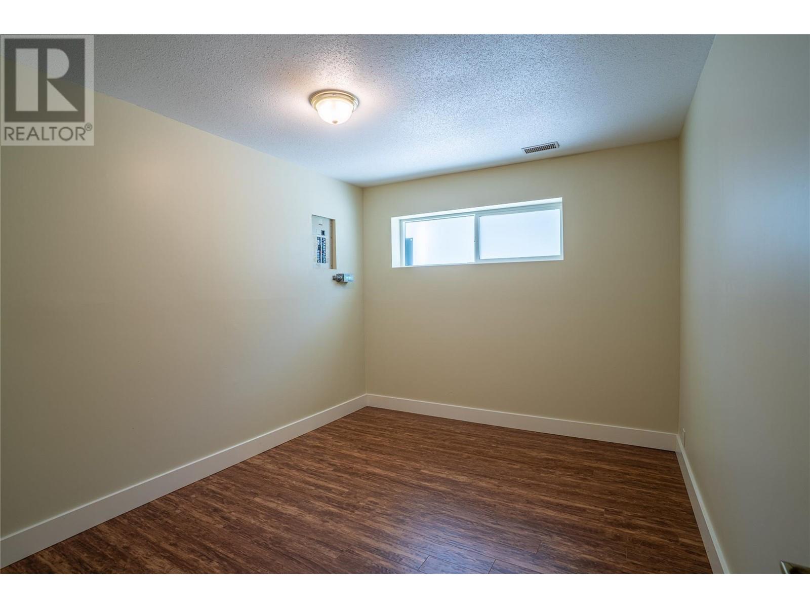 1278 Round Lake Road, Armstrong