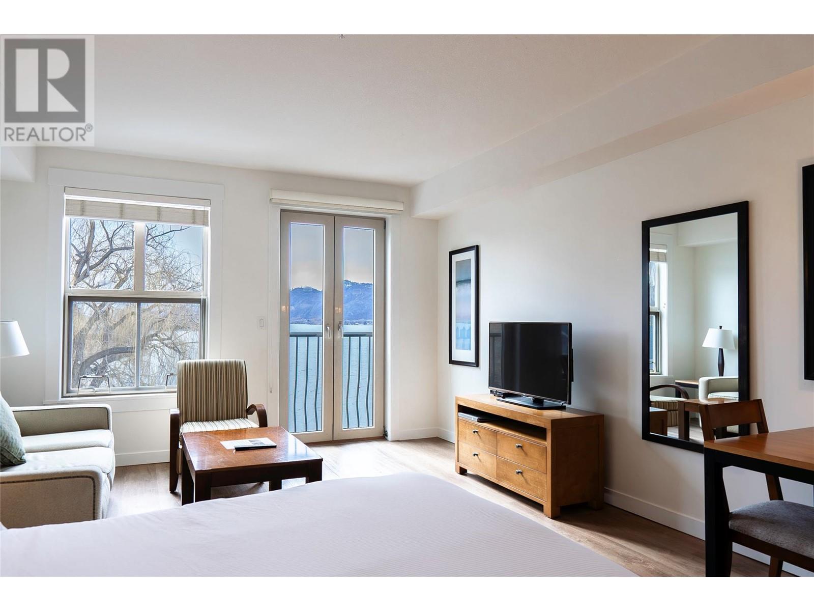 212 4200 Lakeshore Drive, Osoyoos