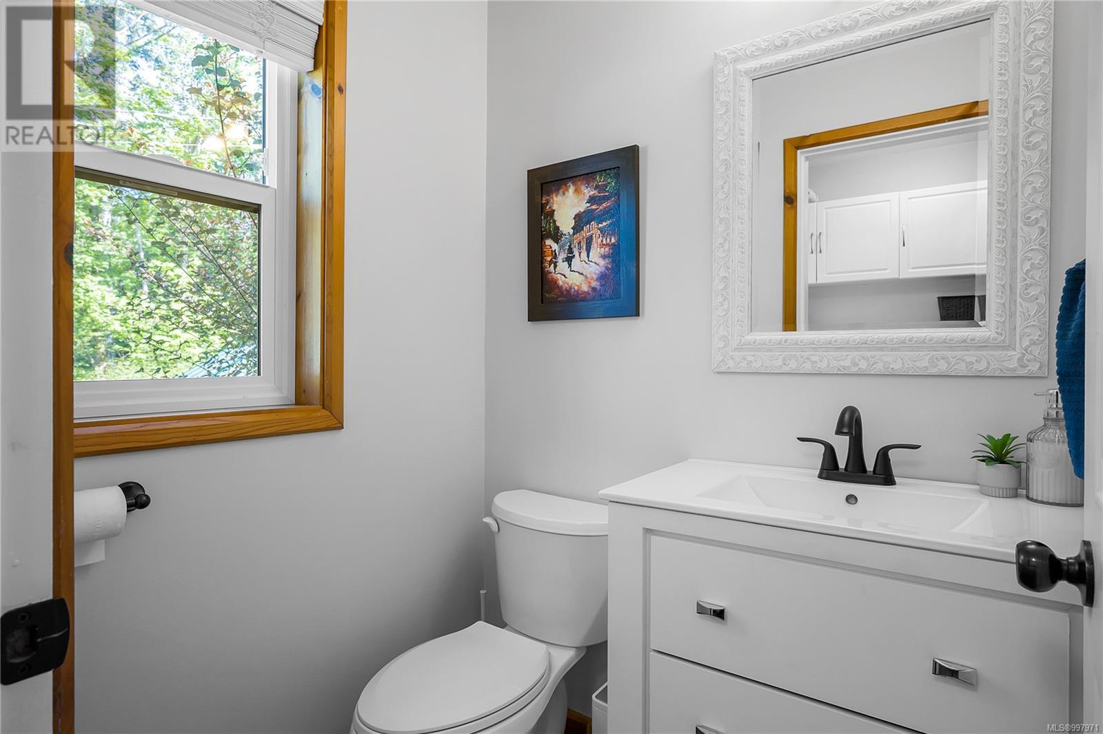 4299 Entrance Ave, Ladysmith