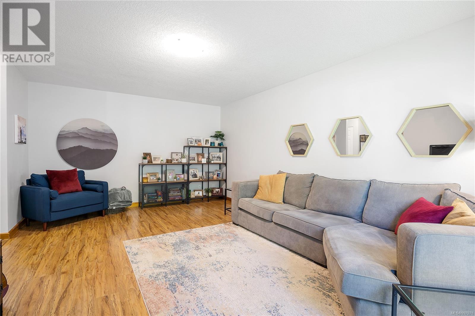 4299 Entrance Ave, Ladysmith
