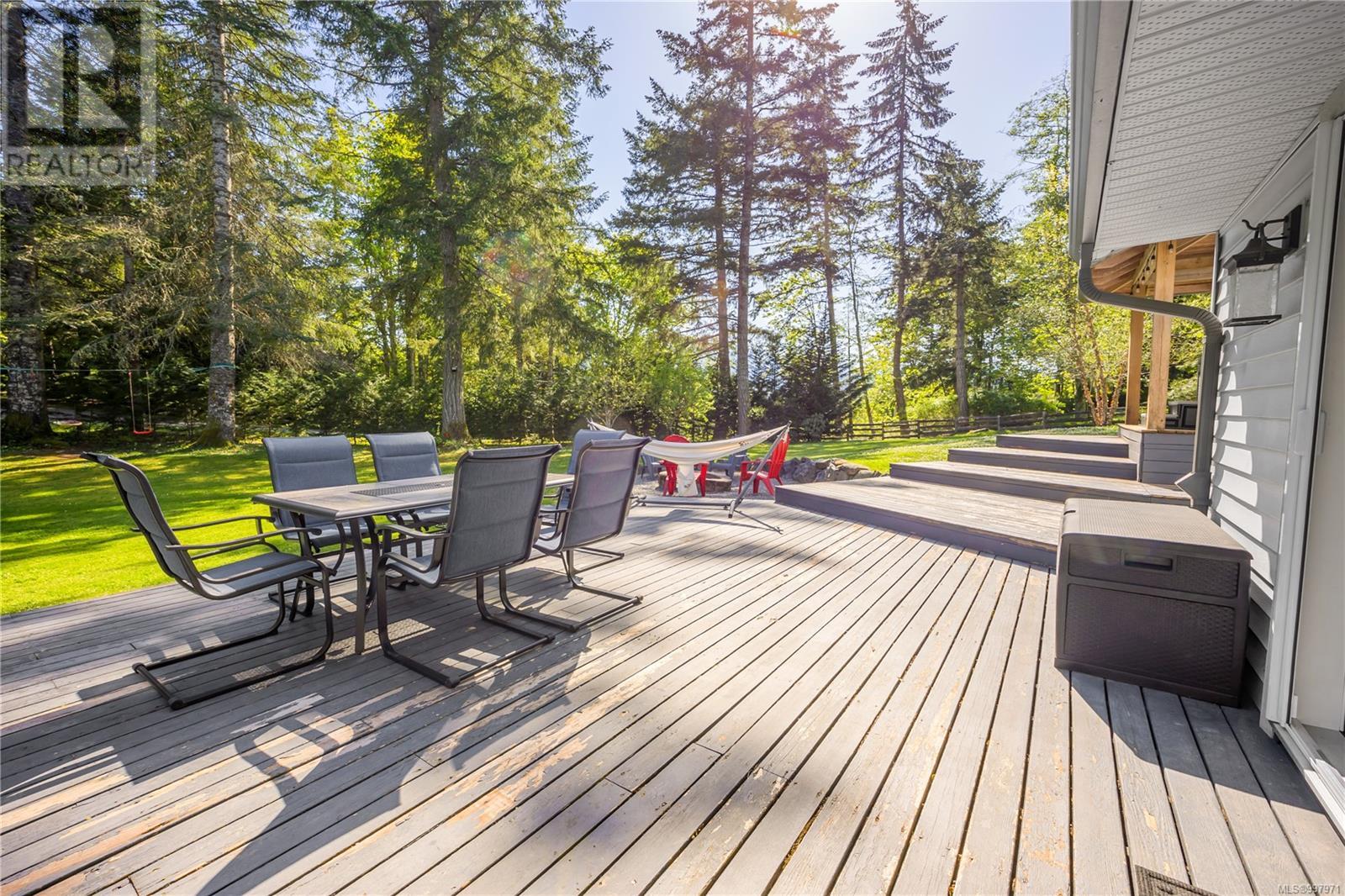 Photo 5 of 4299 Entrance Ave, Ladysmith BC