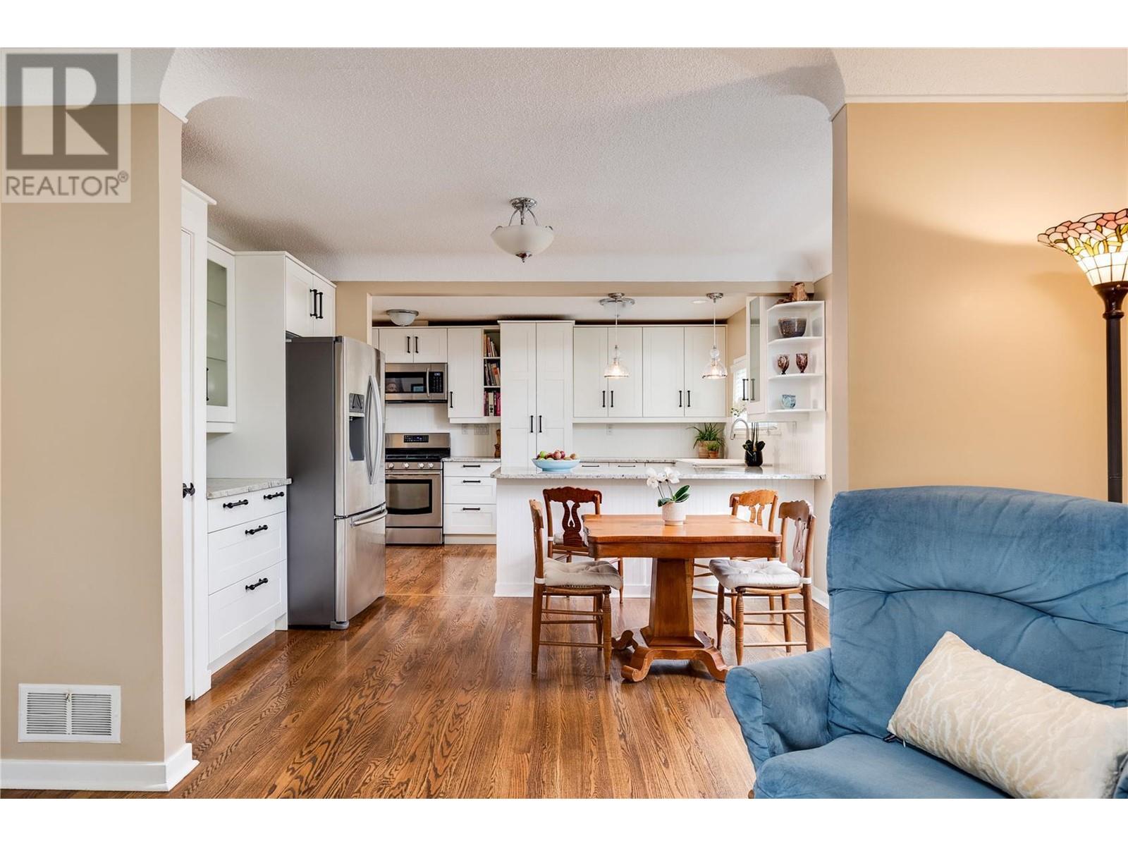  1927 Knox Crescent, Kelowna