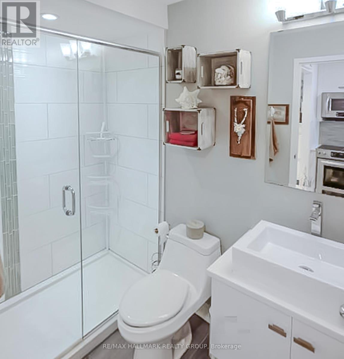 Photo 2 of 11 202 St Patrick Street, Ottawa ON