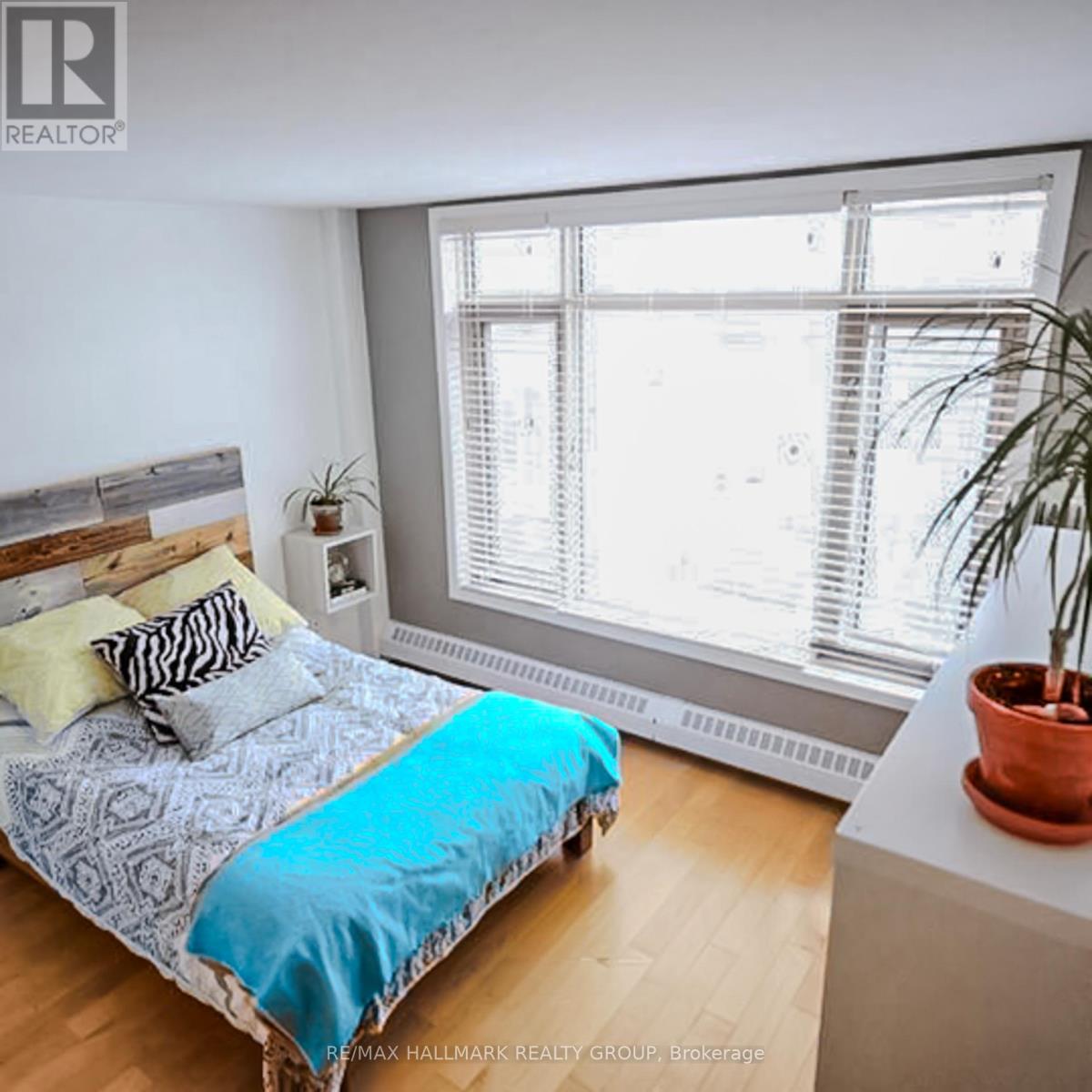 Photo 5 of 11 202 St Patrick Street, Ottawa ON
