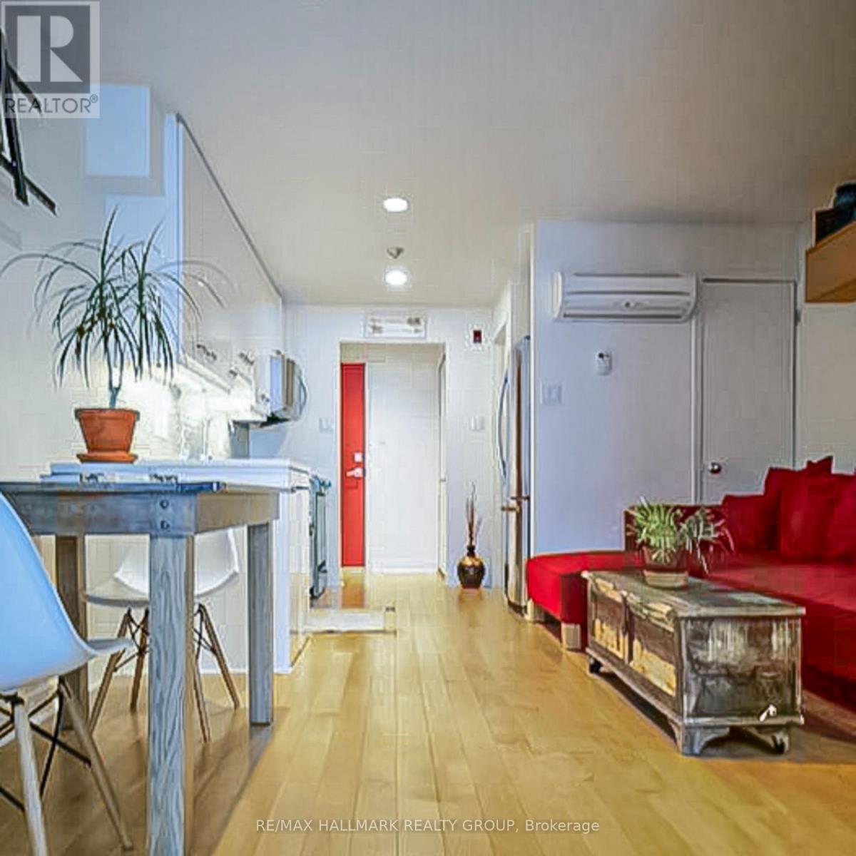 Photo 12 of 11 202 St Patrick Street, Ottawa ON