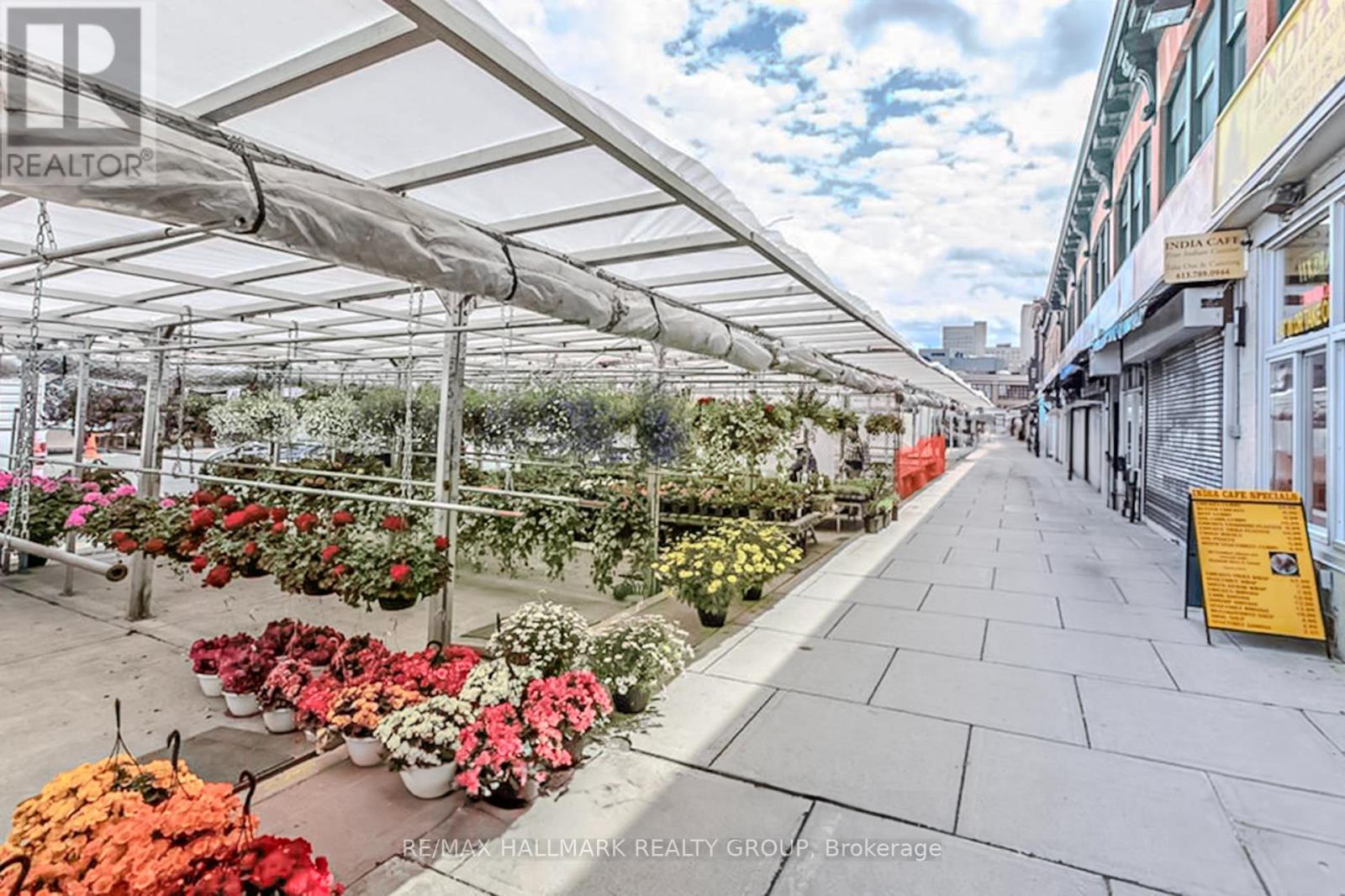 Photo 4 of 11 202 St Patrick Street, Ottawa ON