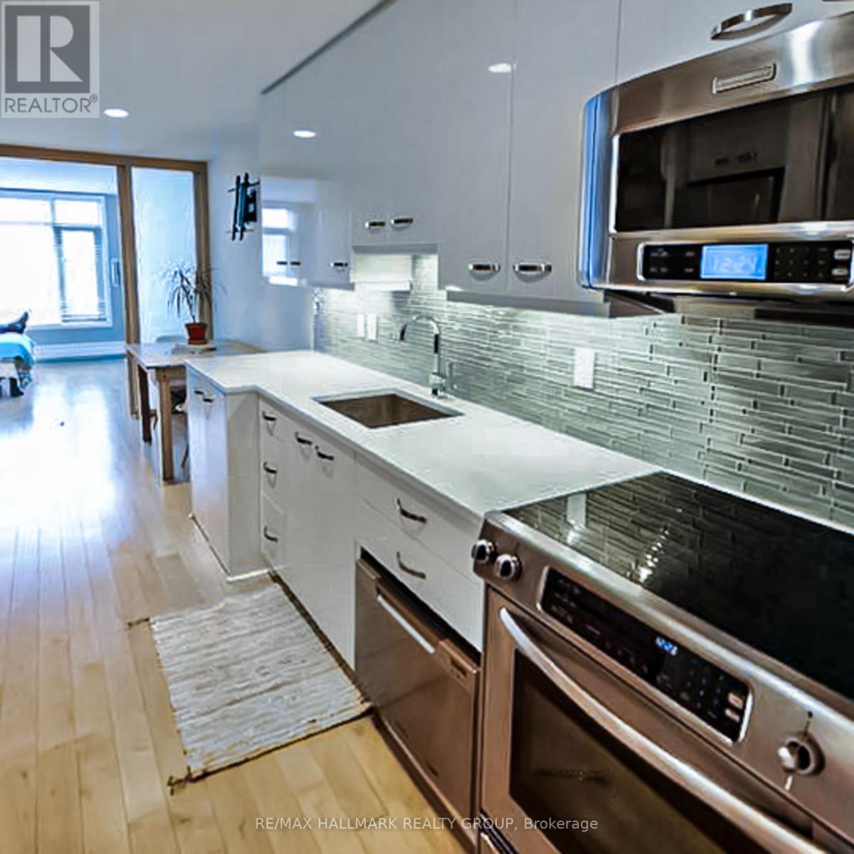 Photo 10 of 11 202 St Patrick Street, Ottawa ON