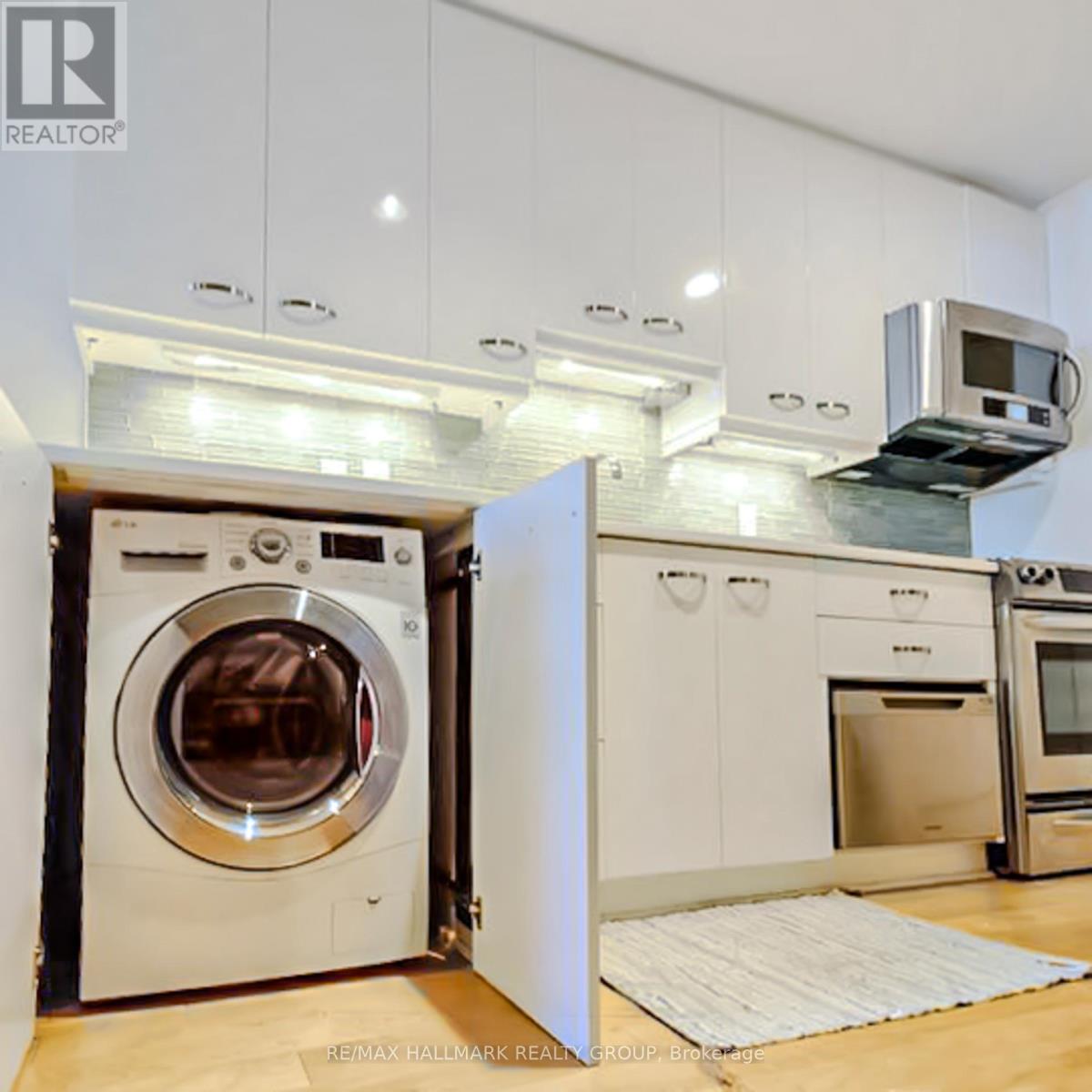 Photo 1 of 11 202 St Patrick Street, Ottawa ON
