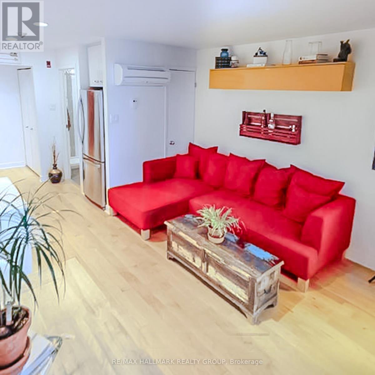 Photo 11 of 11 202 St Patrick Street, Ottawa ON