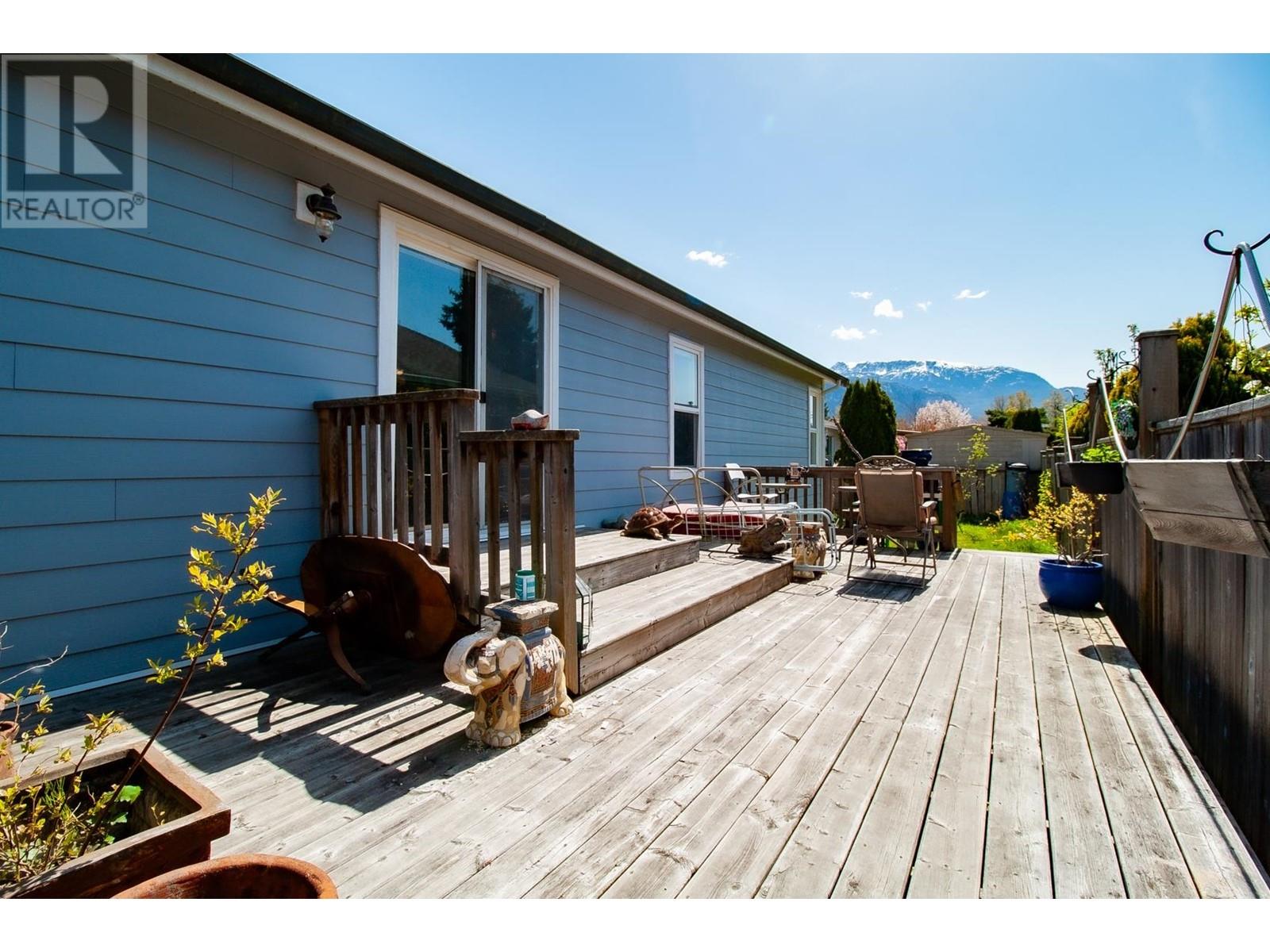 1061 EDGEWATER CRESCENT, Squamish real estate listing R2993743