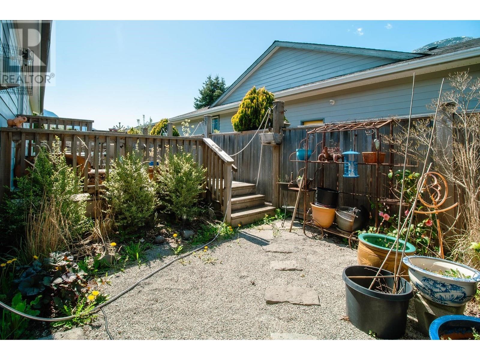1061 EDGEWATER CRESCENT, Squamish real estate listing R2993743