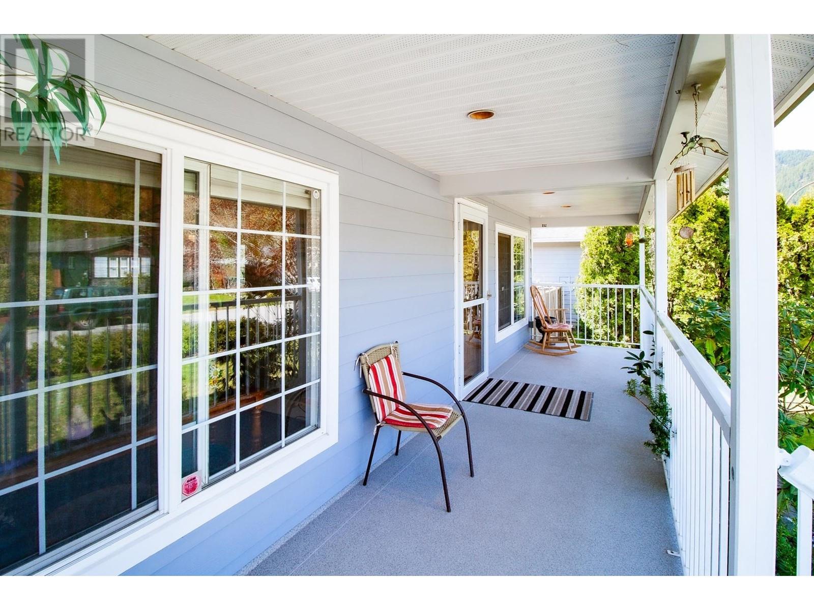 1061 EDGEWATER CRESCENT, Squamish real estate listing R2993743