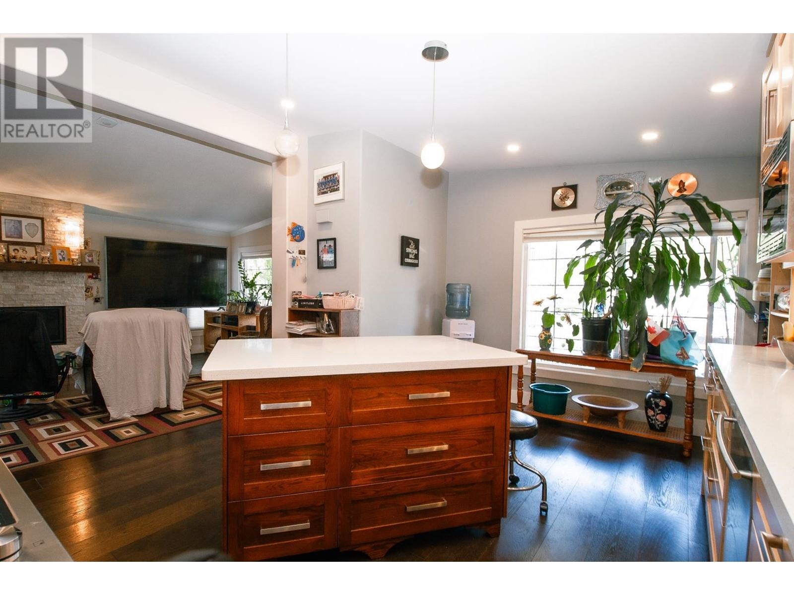 1061 EDGEWATER CRESCENT, Squamish real estate listing R2993743