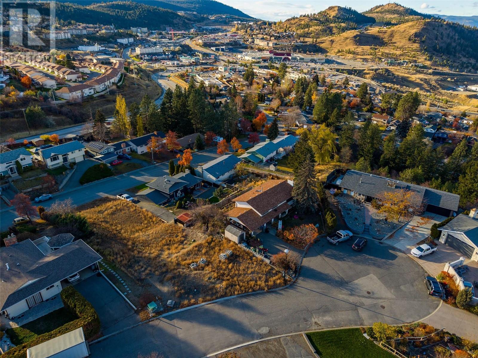 Photo 8 of 736 Gleneagles Drive, Kamloops BC