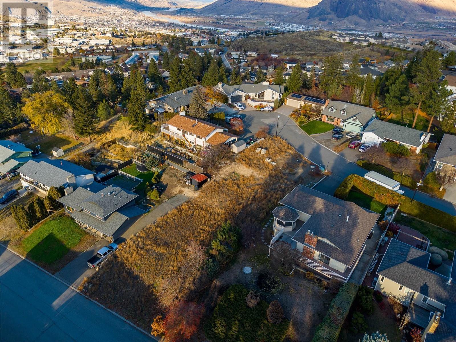 Photo 5 of 736 Gleneagles Drive, Kamloops BC