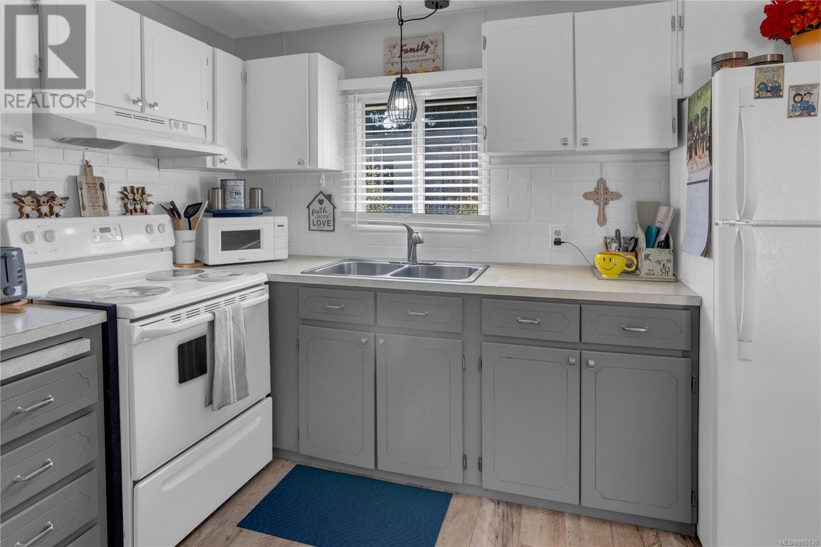 Photo 5 of 19 61 12 Th St, Nanaimo BC