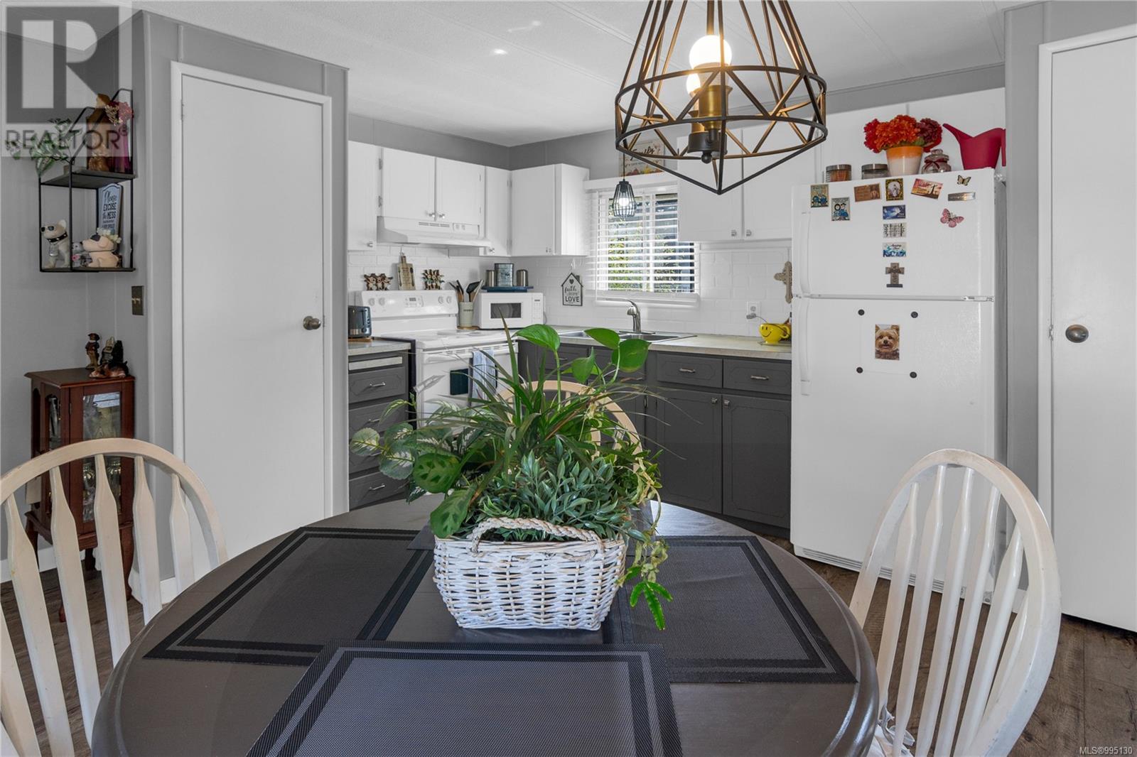 Photo 9 of 19 61 12 Th St, Nanaimo BC
