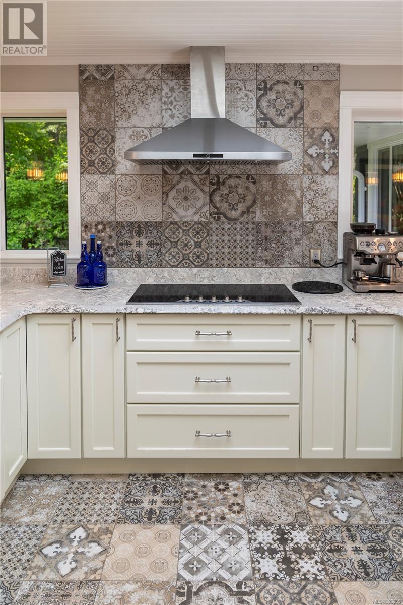  3972 Wolsey Place, Saanich