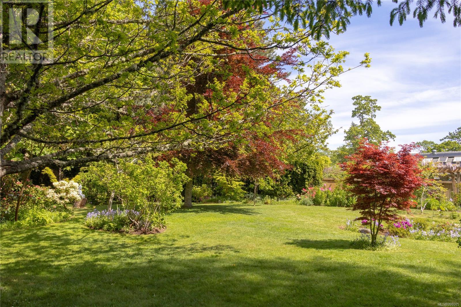  3972 Wolsey Place, Saanich