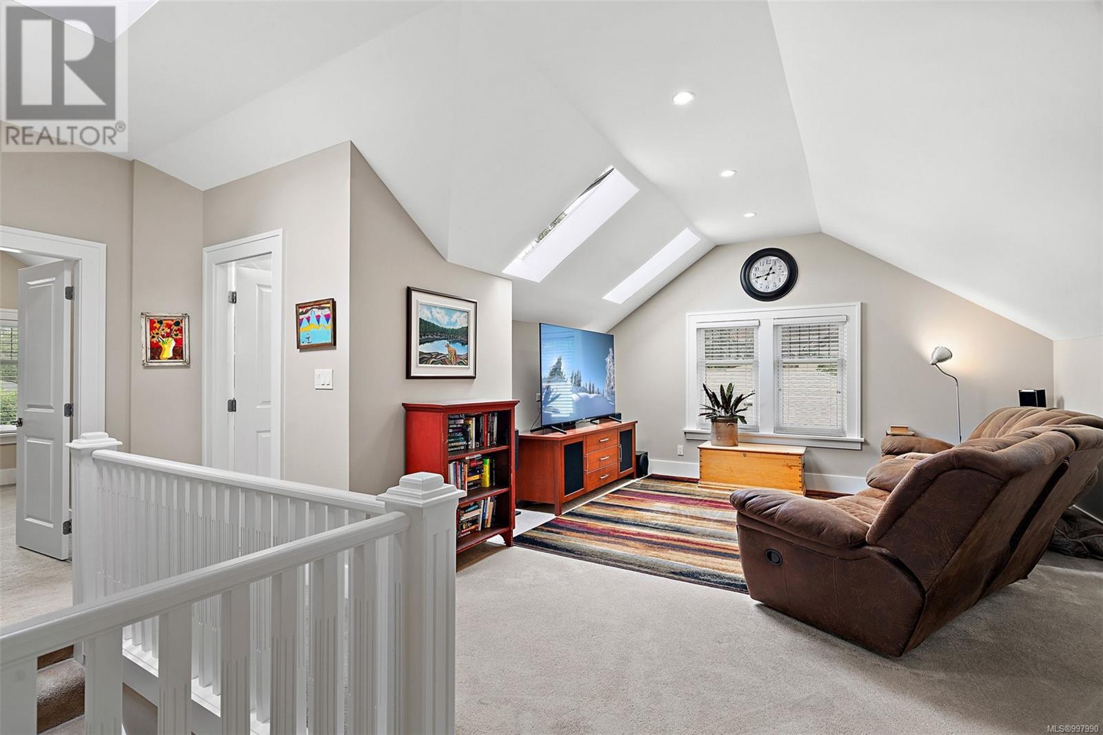  2531 Orchard Avenue, Oak Bay