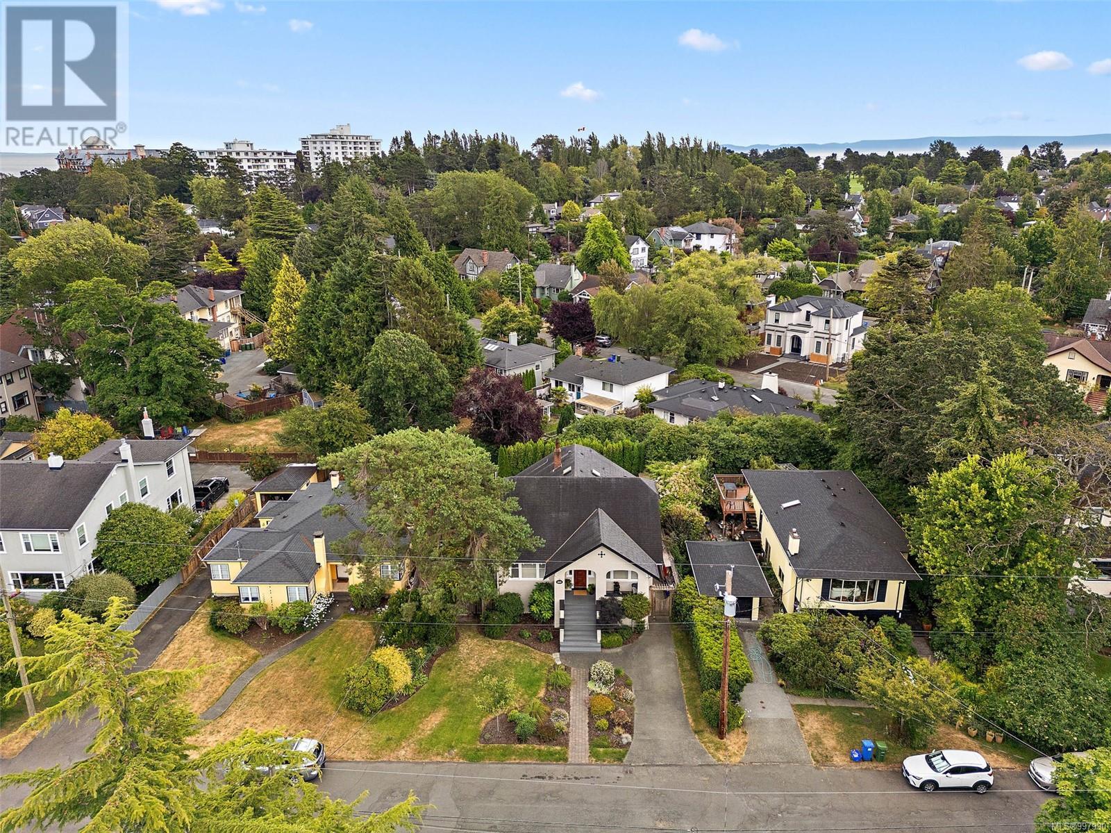  2531 Orchard Avenue, Oak Bay