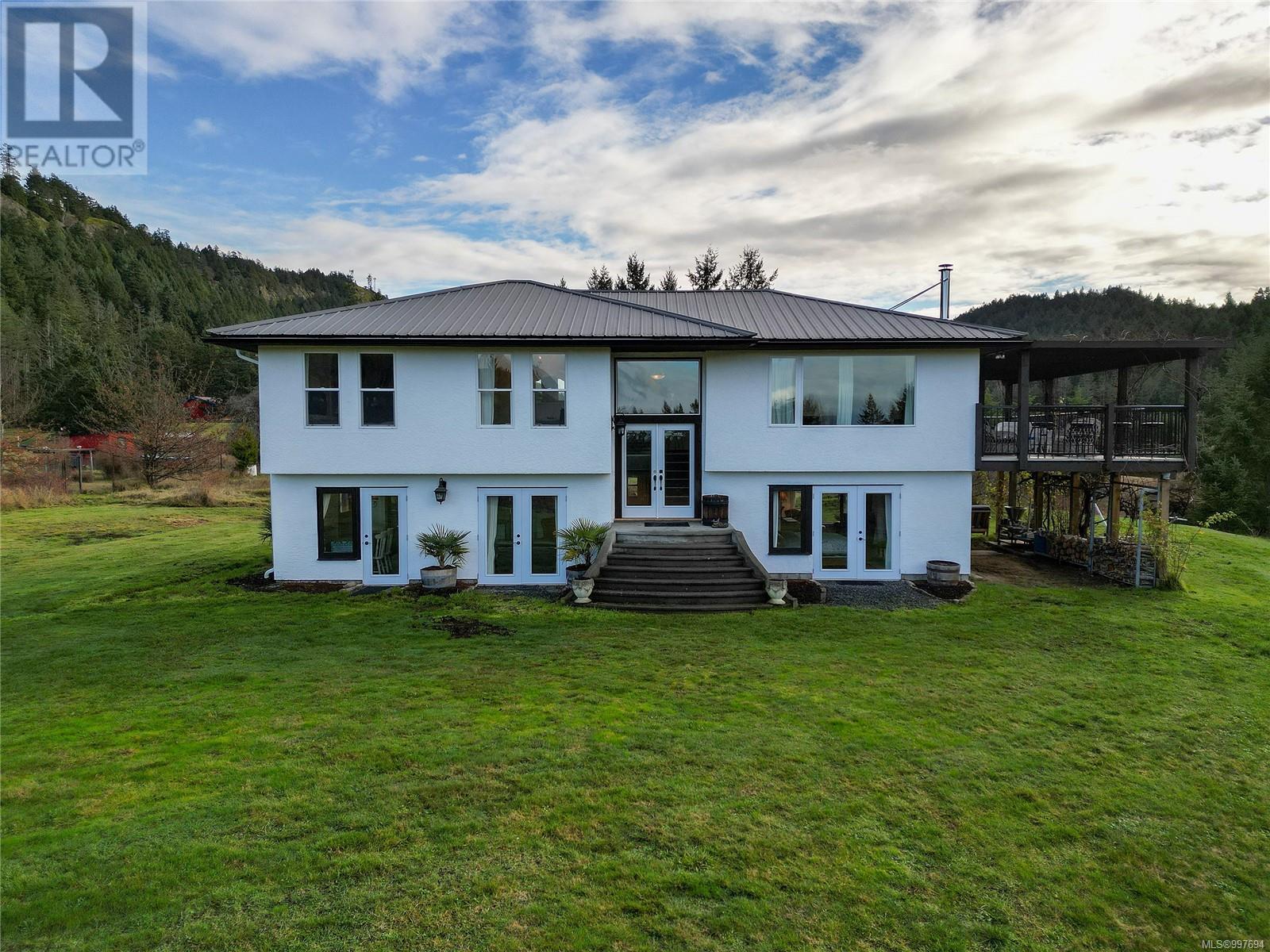  300 Wood Dale Drive, Mayne Island