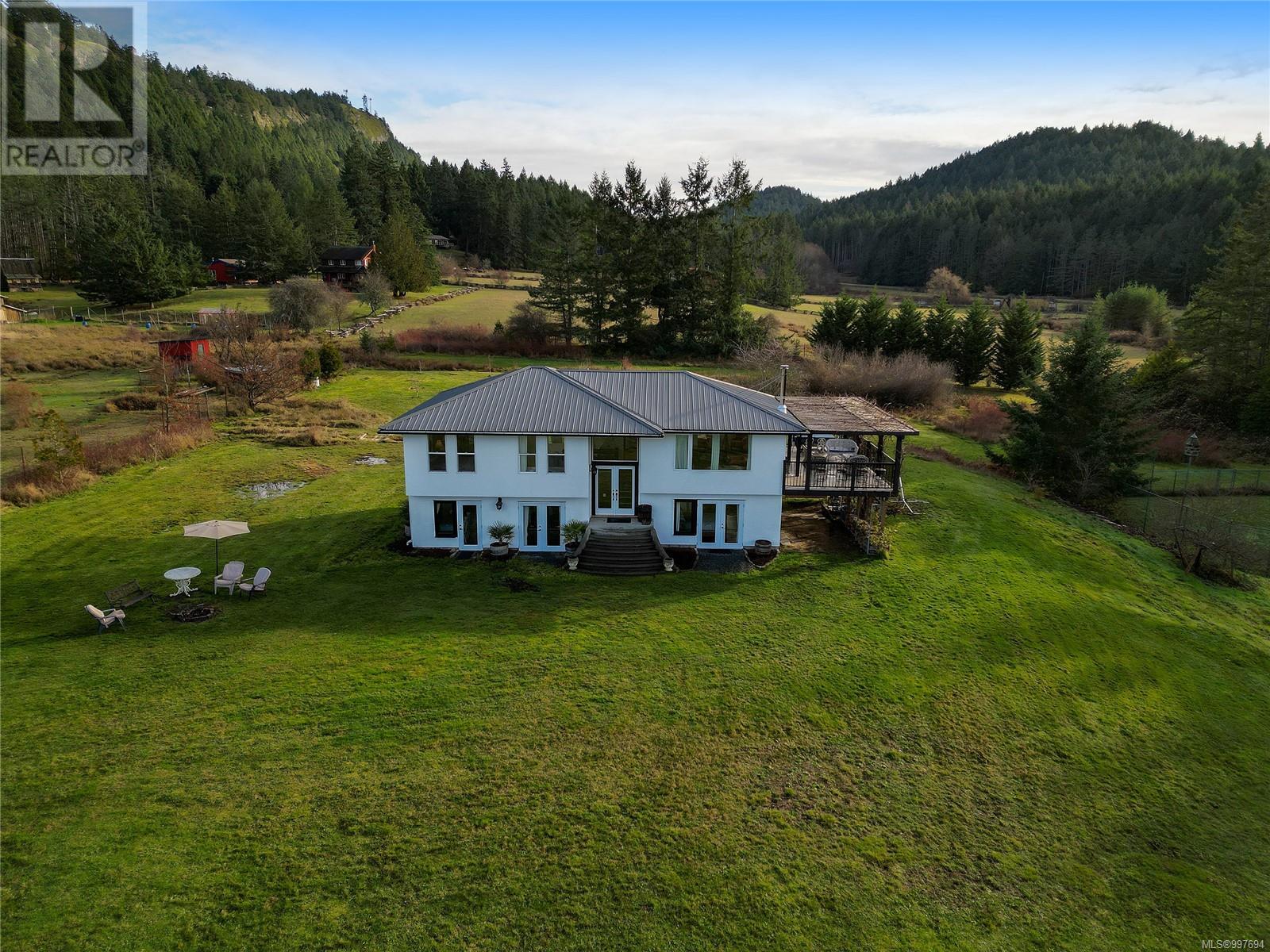  300 Wood Dale Drive, Mayne Island