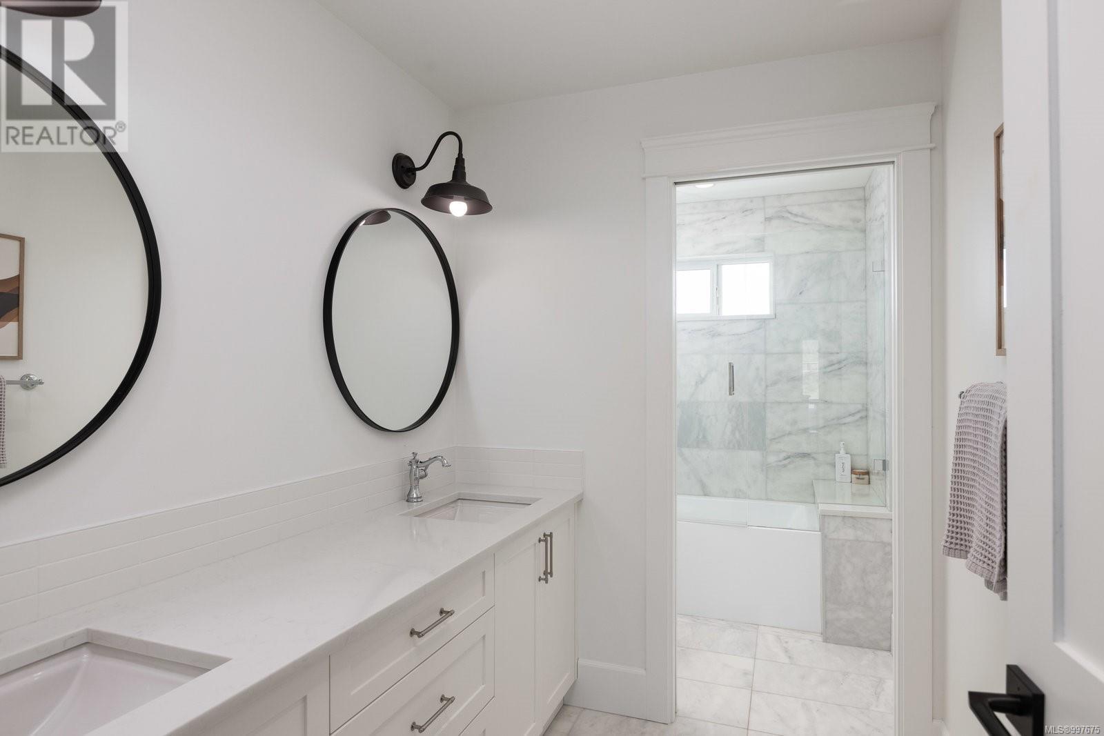  1527 Mount Newton Cross Road, Central Saanich
