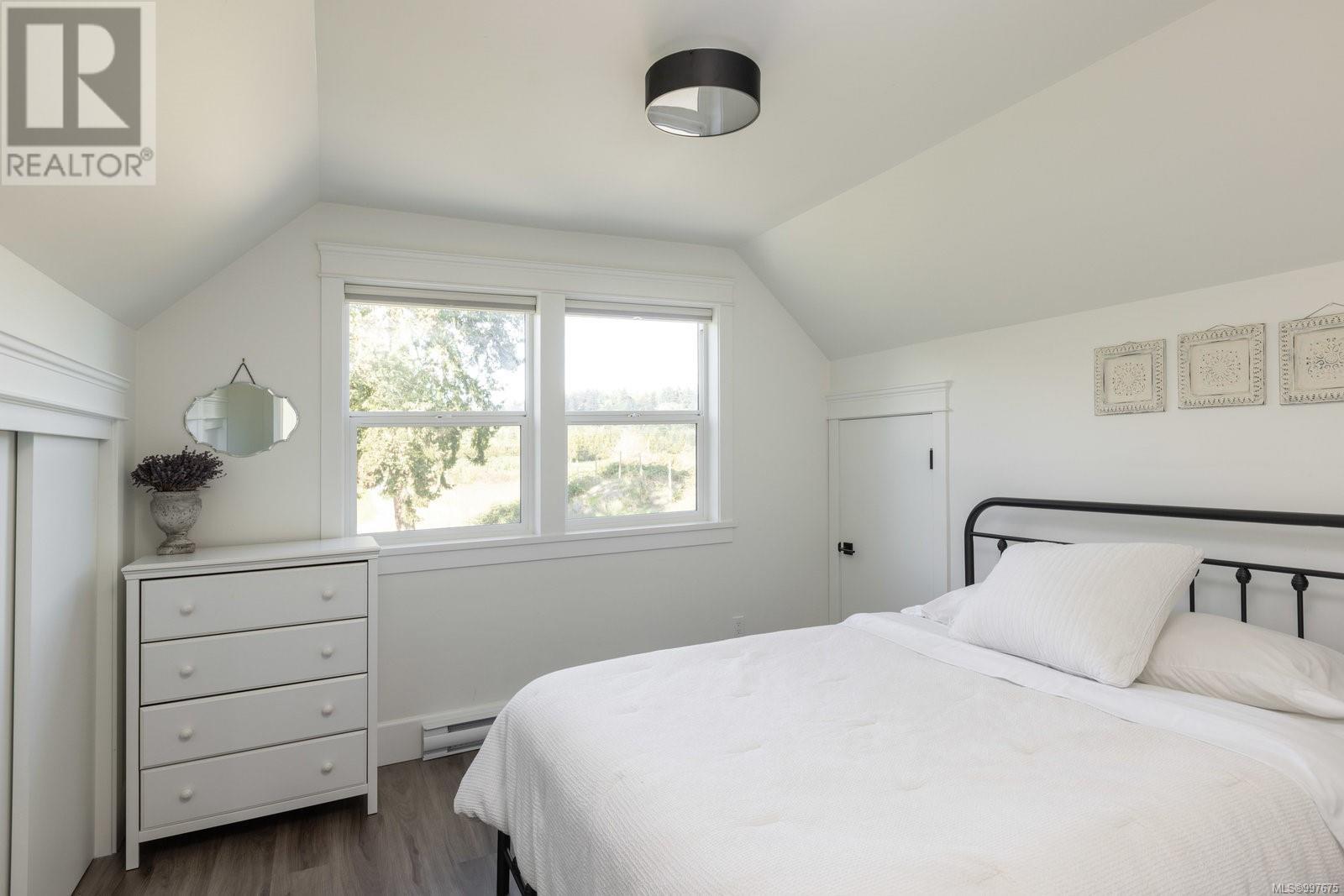  1527 Mount Newton Cross Road, Central Saanich