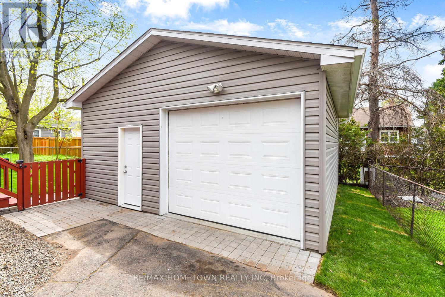 Photo 29 of 4 Otter Drive, Brockville ON