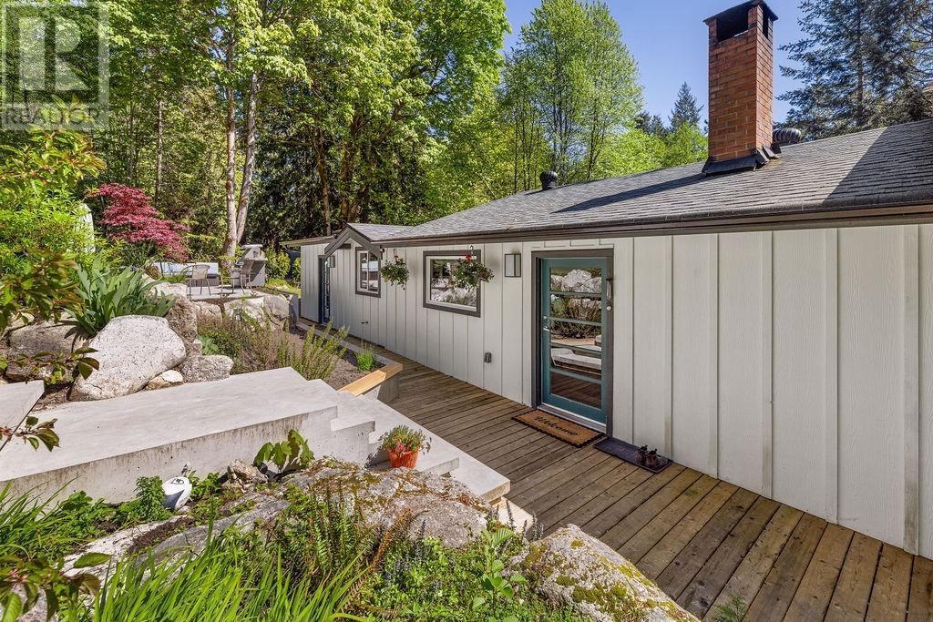 1544 HENDERSON AVENUE, Roberts Creek