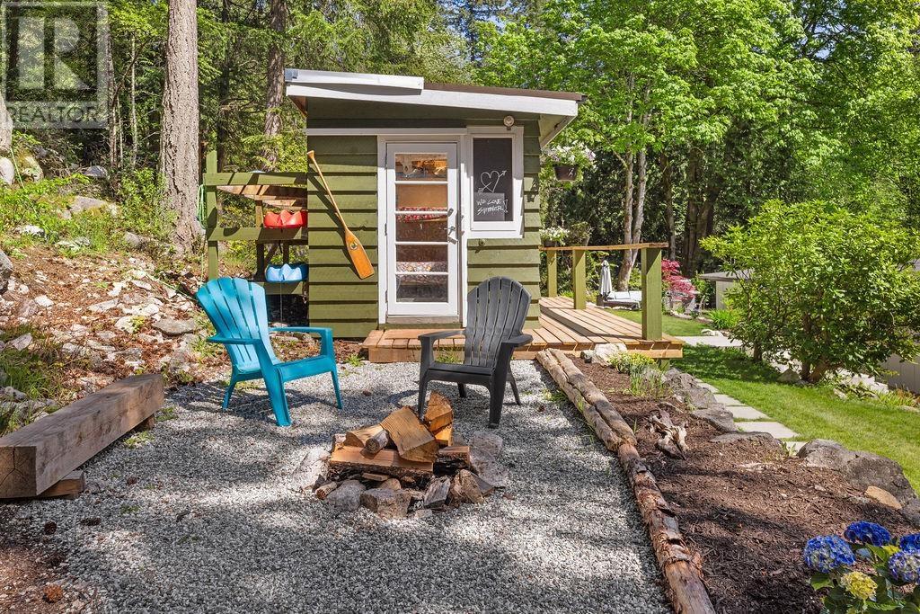 1544 HENDERSON AVENUE, Roberts Creek