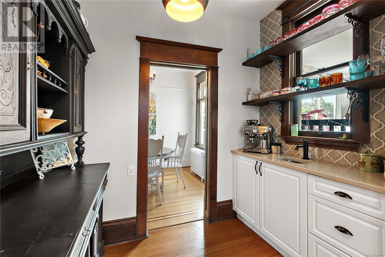 Photo 13 of 329 Simcoe St, Victoria BC