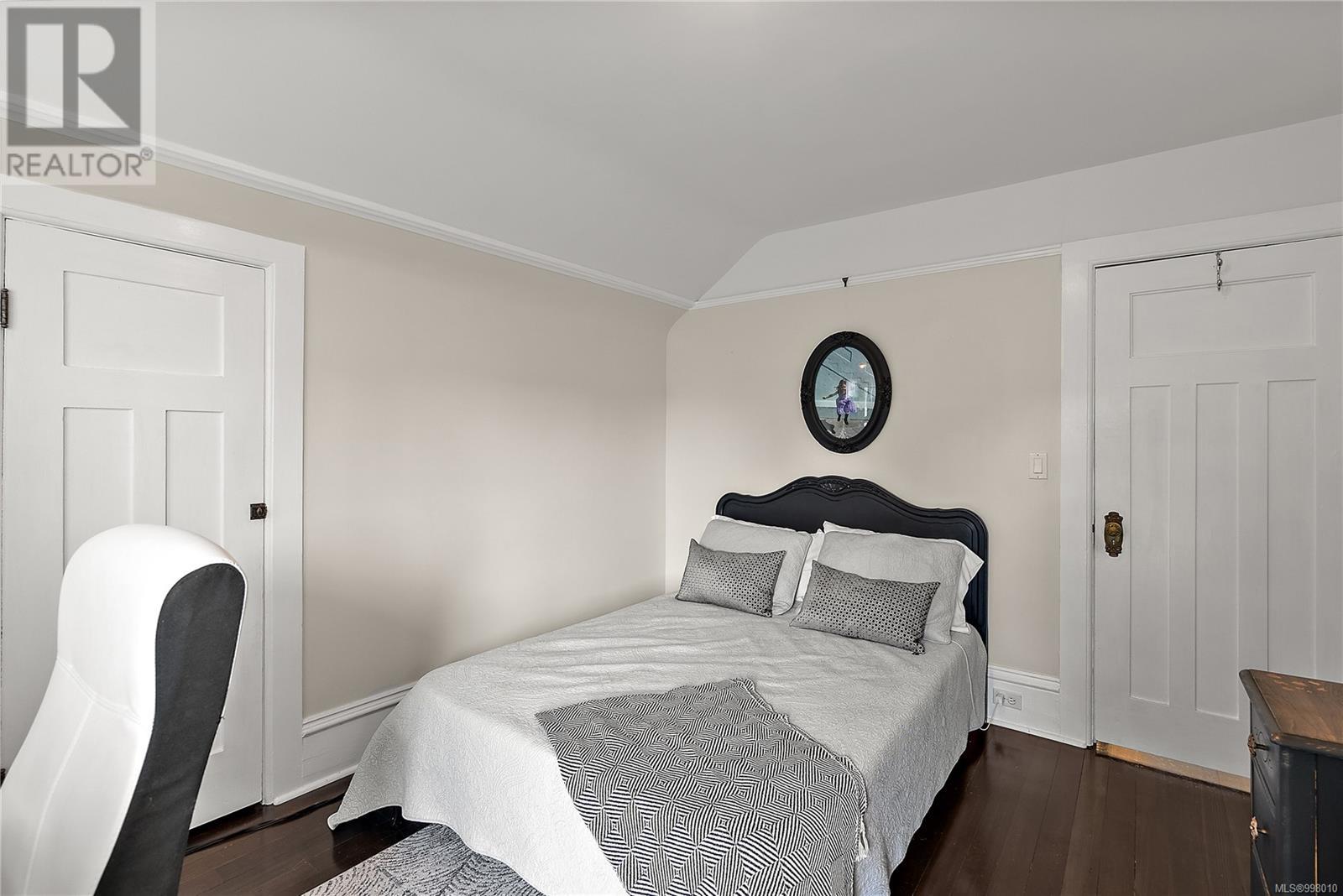 Photo 23 of 329 Simcoe St, Victoria BC