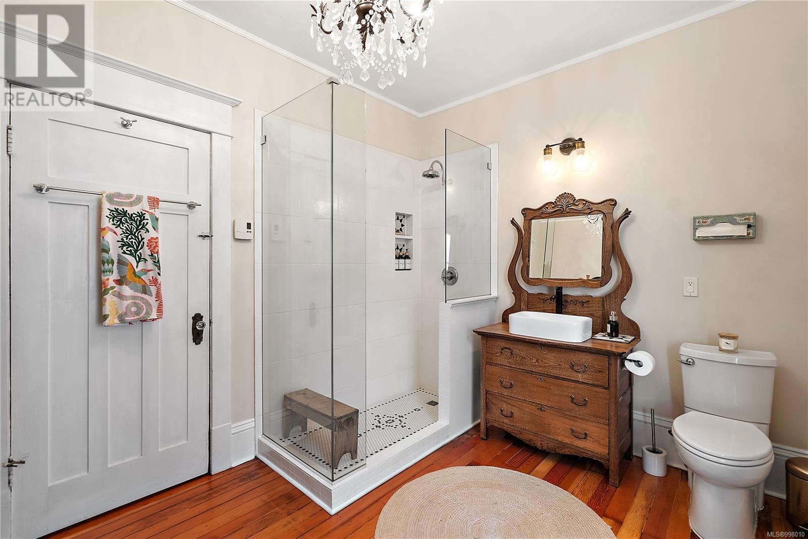 Photo 27 of 329 Simcoe St, Victoria BC