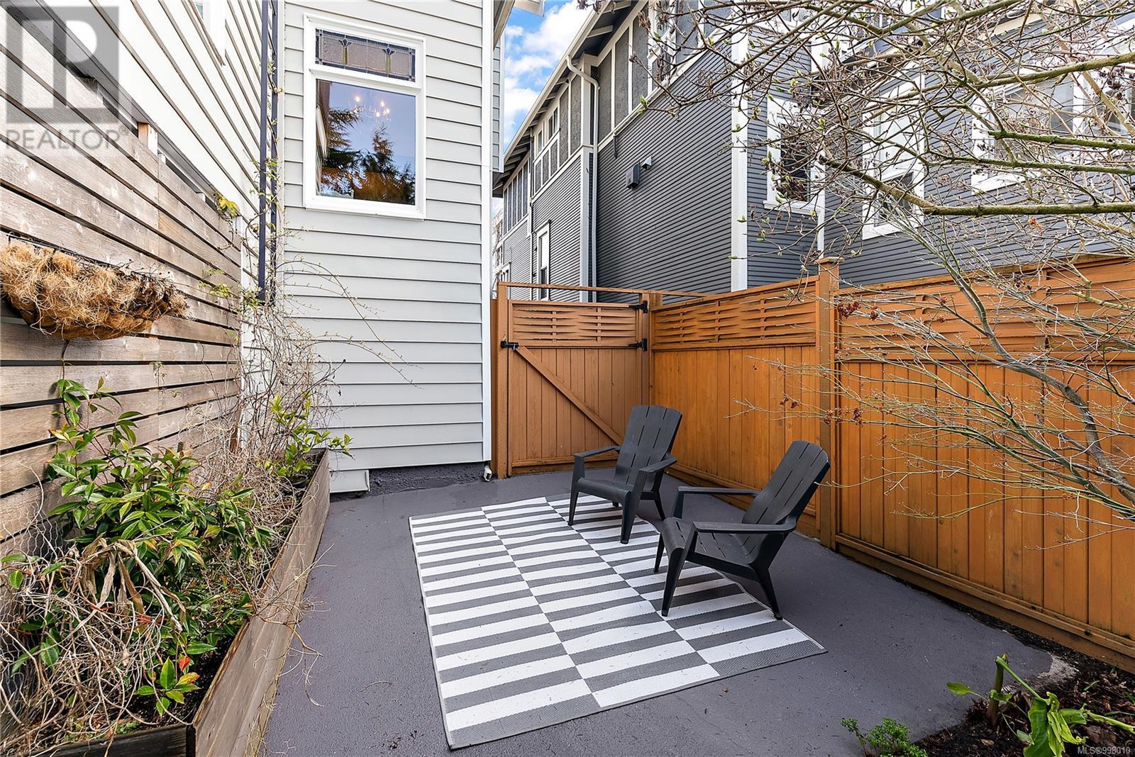 Photo 33 of 329 Simcoe St, Victoria BC