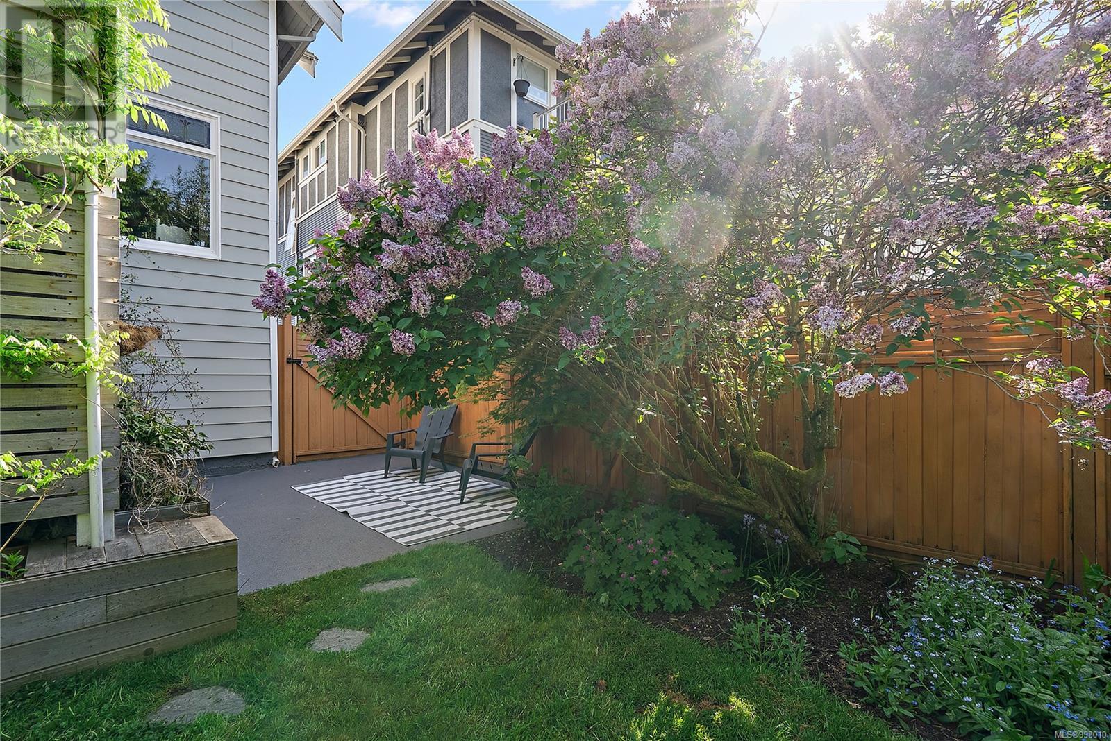 Photo 34 of 329 Simcoe St, Victoria BC