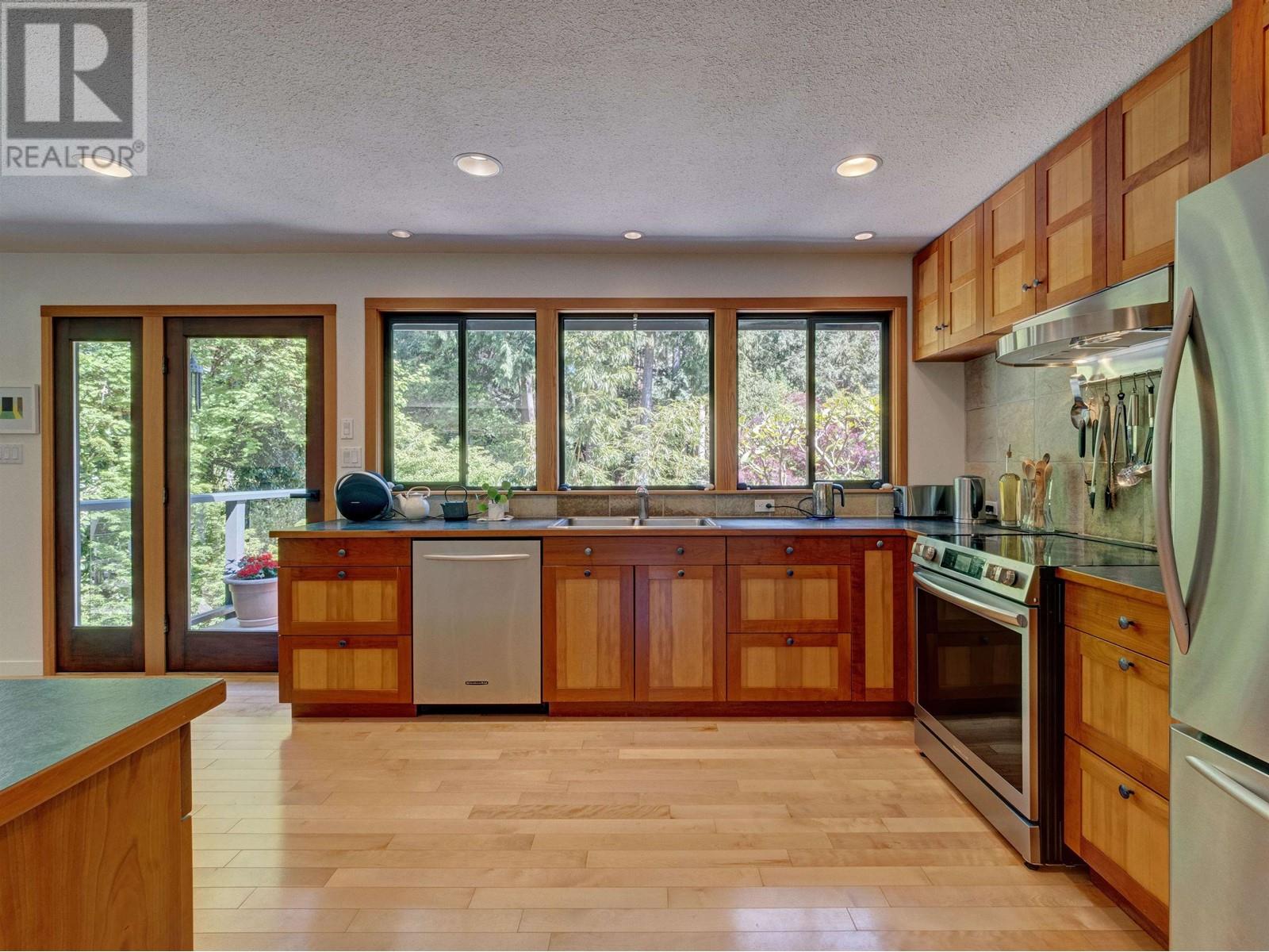 1506 HENDERSON AVENUE, Roberts Creek
